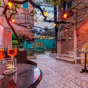 https://hotel-casa-boccassini.hotelinveneto.com